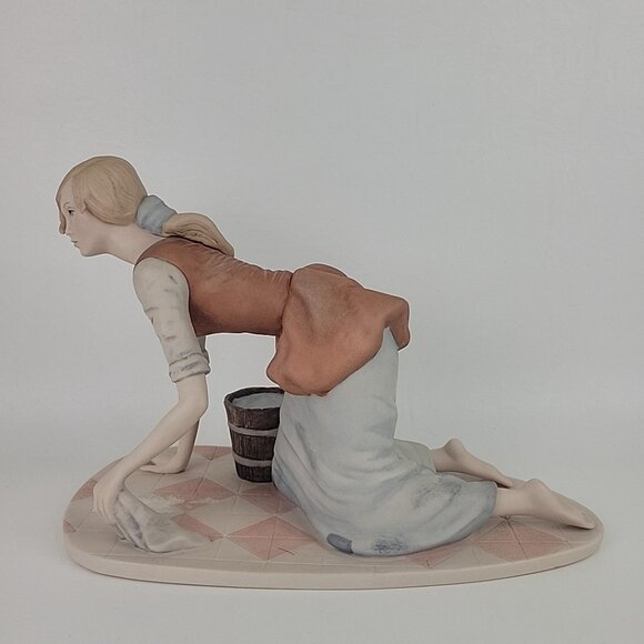 Laszlo Ispanky Cinderella Girl Washing Floor Limited Edition Porcelain Figure - Picture 2 of 6
